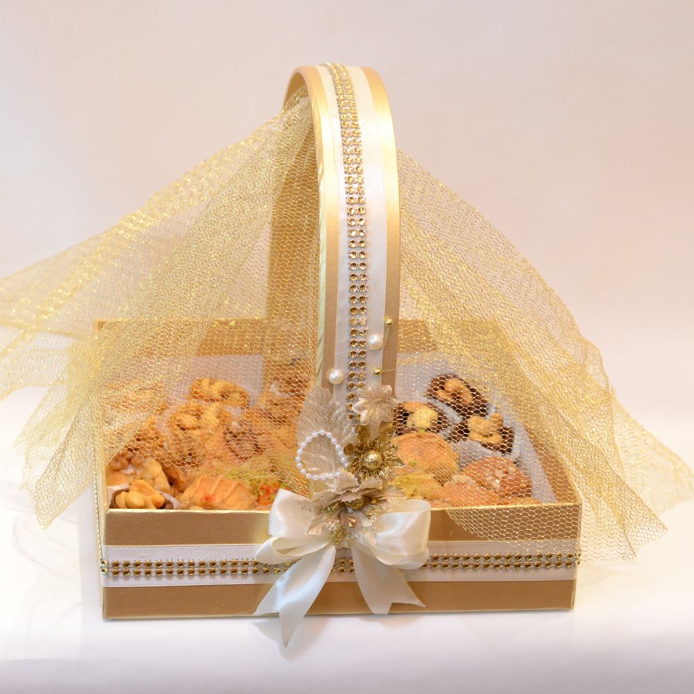 Premium Arabian Sweet (2 kg) in Elegant Basket - TCS SentimentsExpress