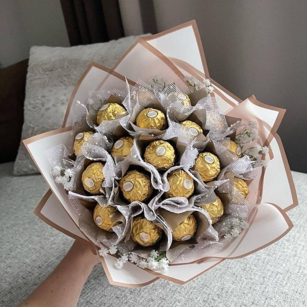 Golden Indulgence Ferrero Rocher Bouquet (15 Pieces) - TCS SentimentsExpress