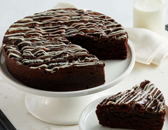 Cookies and Cream Brownie Cake