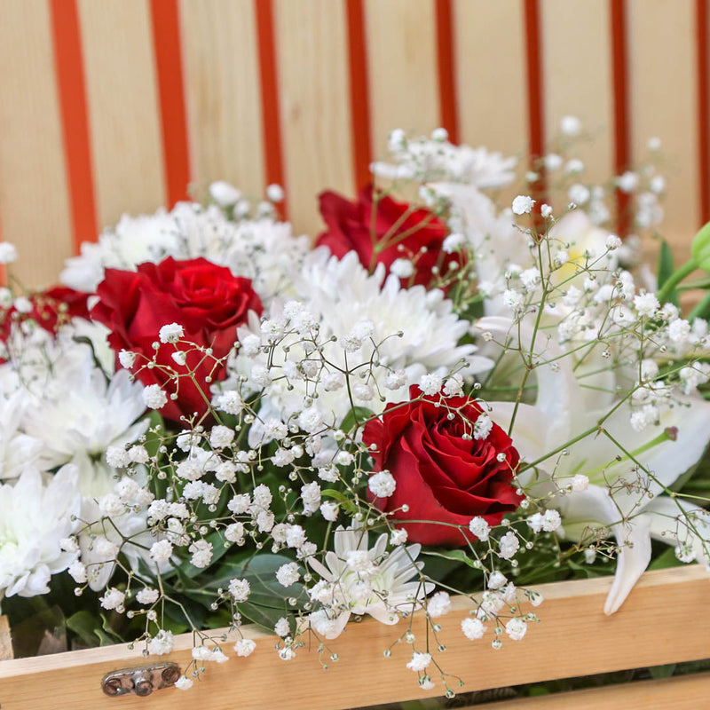 Love Carriage - Red roses and Chrysanthemums