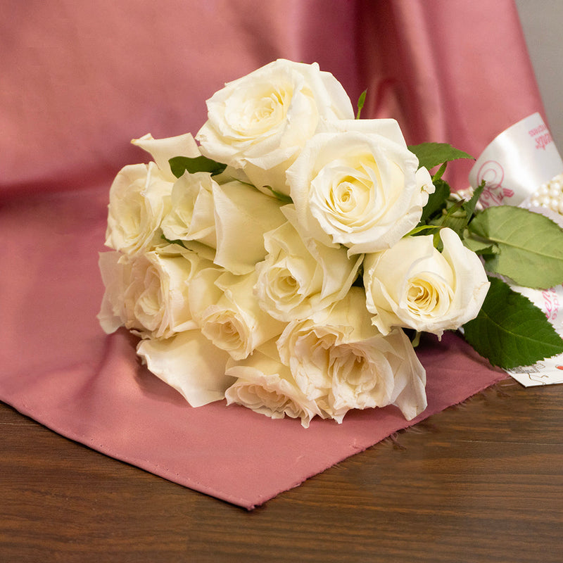 Elegant Tokens: A Dozen Imported White Roses