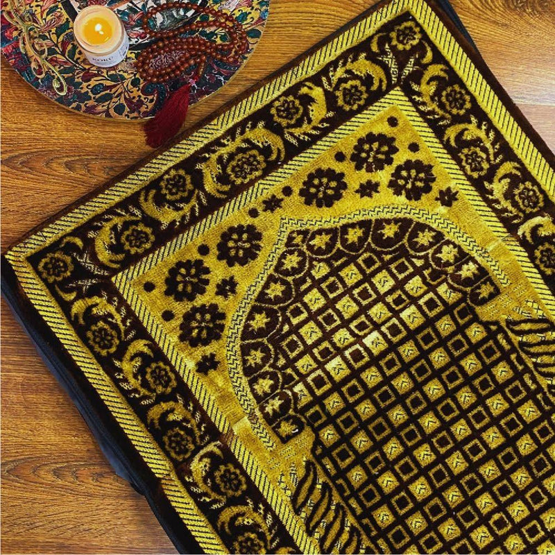 Premium Folded Prayer Mat (Assorted colors and designs)