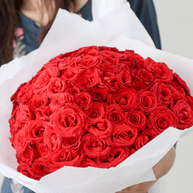 Glamorous 100 Imported Roses For Love