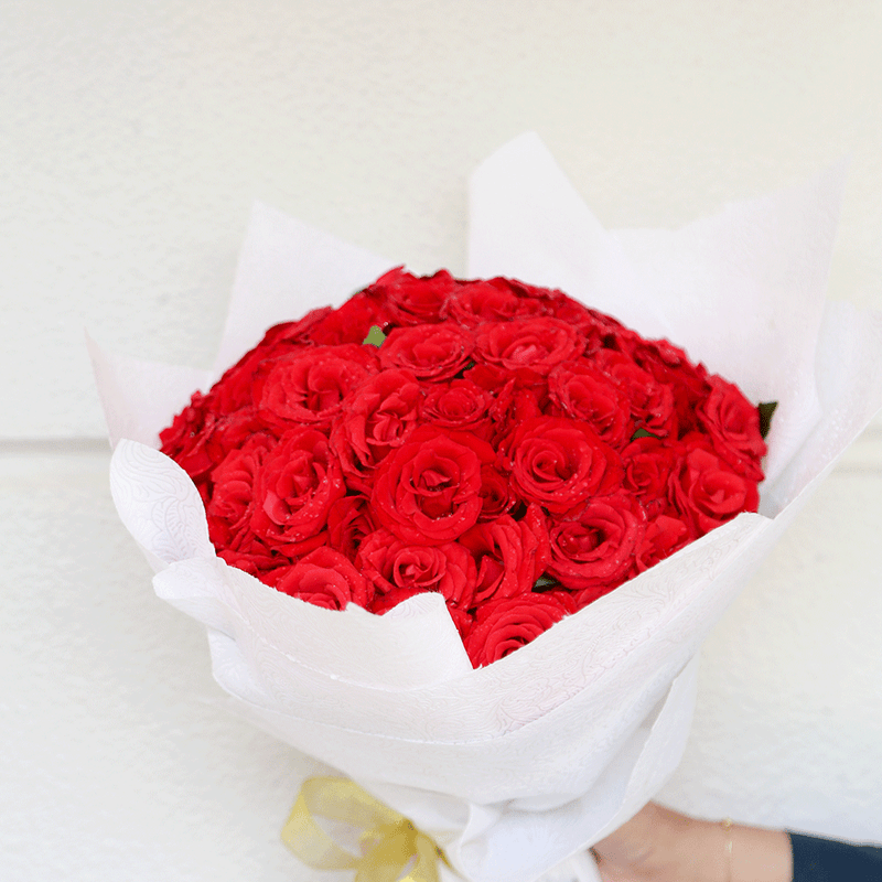 Red Rose Petal Party Bouquet (50 Imported Roses)